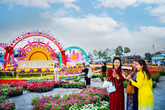 Hàng nghìn du khách tham quan Festival Hoa - Kiểng Sa Đéc 2023