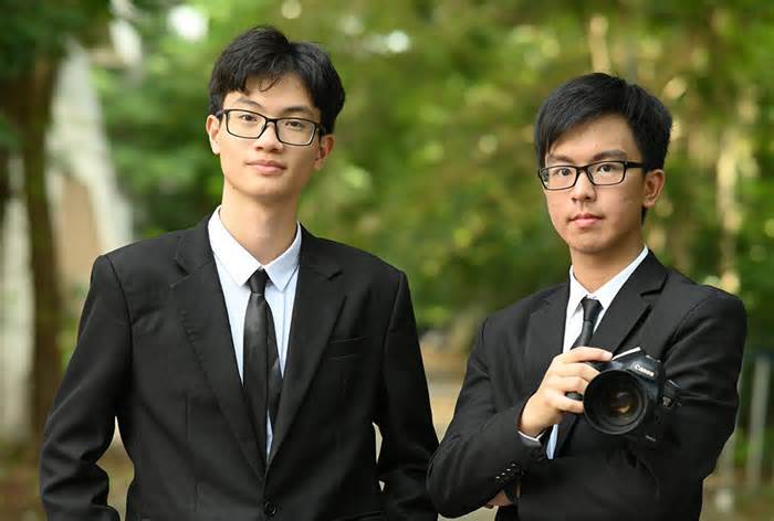 Bốn học sinh một lớp đỗ học bổng chính phủ Singapore