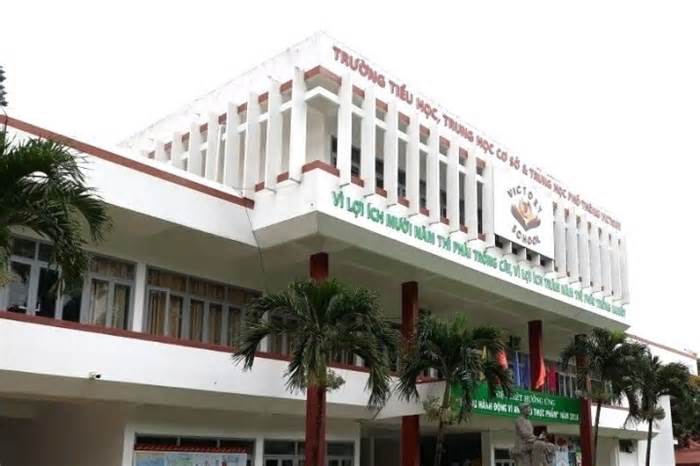 Buộc thôi việc thầy giáo đánh học sinh không chịu ngủ trưa