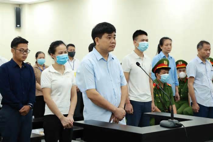 Ông Nguyễn Đức Chung bị đề nghị 2-3 năm tù trong vụ nâng khống giá cây xanh
