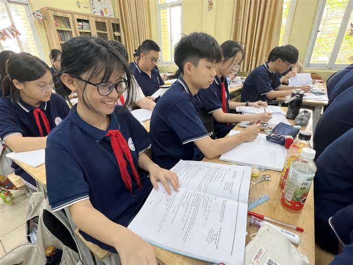 Tuyển sinh lớp 10 Hà Nội: Trường công ngoại thành là 'cứu cánh'