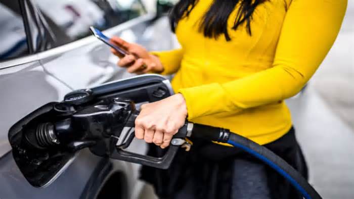 Dùng điện thoại để thanh toán khi đổ xăng có an toàn?