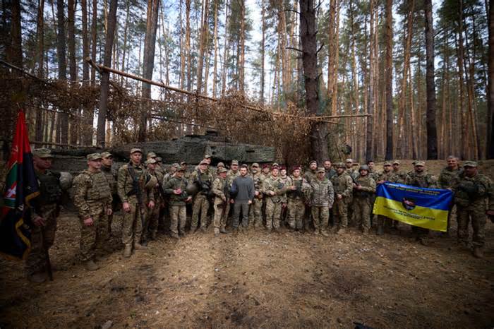 Ukraine tiến quân ở phía nam, nhắm tới chia cắt quân Nga
