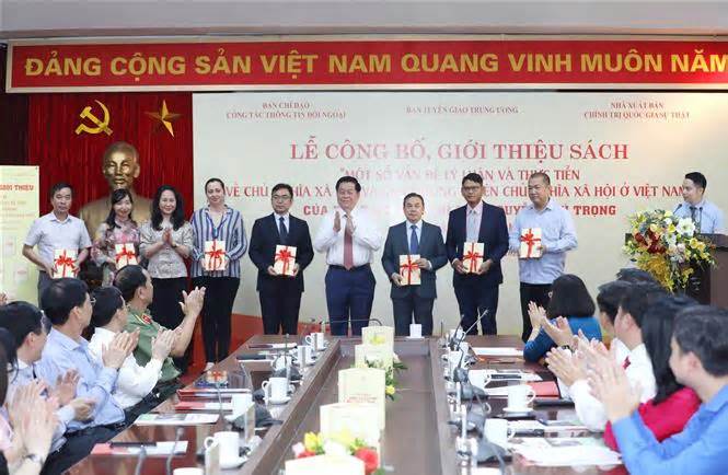 Công bố sách về con đường đi lên CNXH ở Việt Nam bằng bảy ngoại ngữ