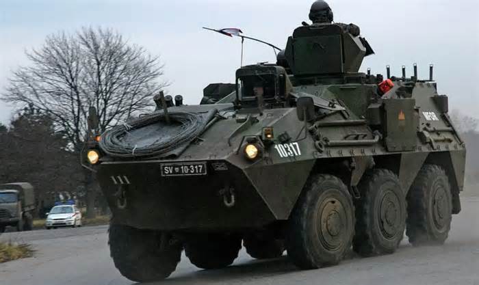 20 xe bọc thép chở quân được chuyển bí mật vào Ukraine