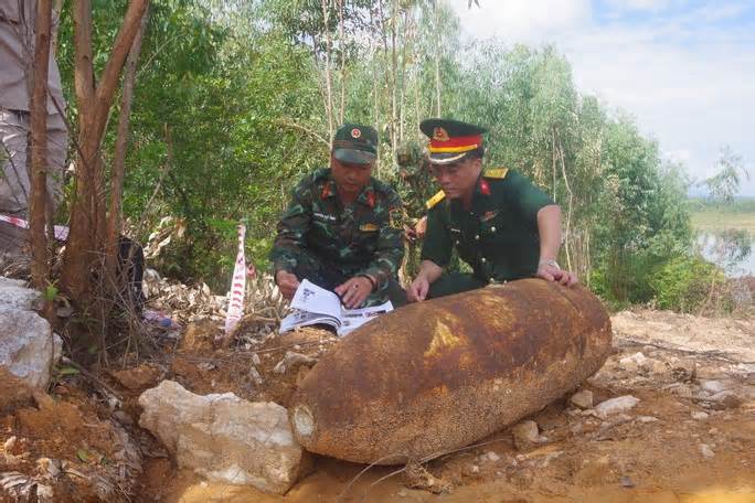 Quả bom 'cực kỳ nguy hiểm' còn sót lại sau chiến tranh ở Quảng Bình