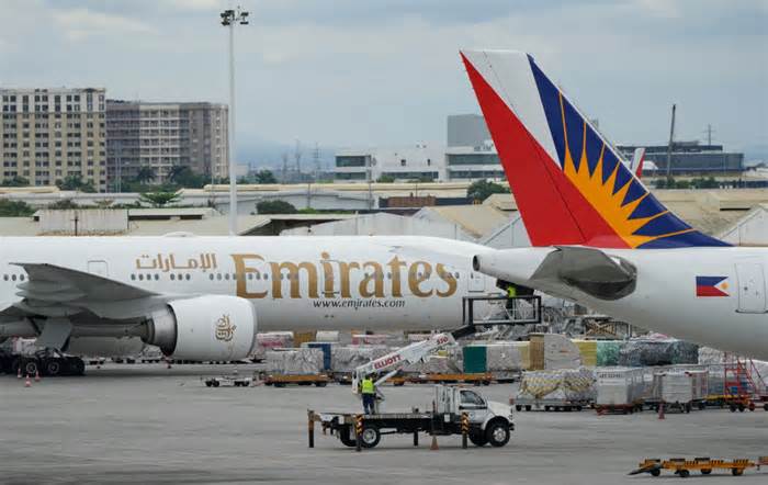 Hàng trăm nghìn khách mắc kẹt vì xung đột Trung Đông lan rộng