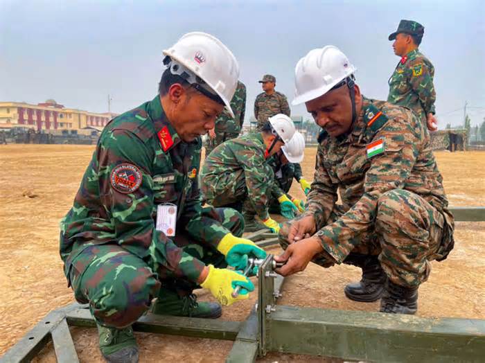 Công binh, quân y, không quân Việt Nam thực hành ứng phó thảm họa tại Ấn Độ