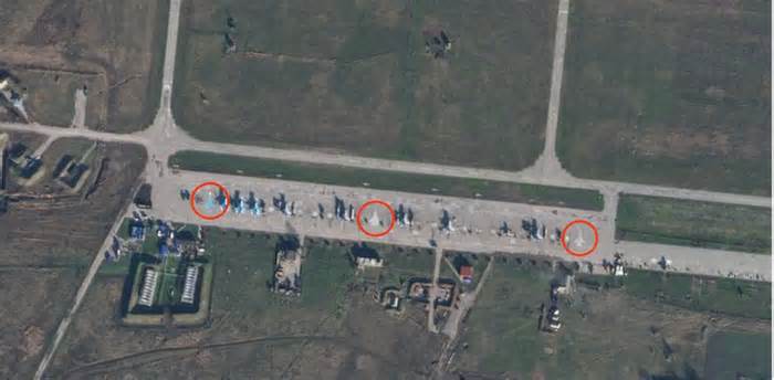 Nga vẽ máy bay chiến đấu giả tại các sân bay để lừa drone Ukraine?