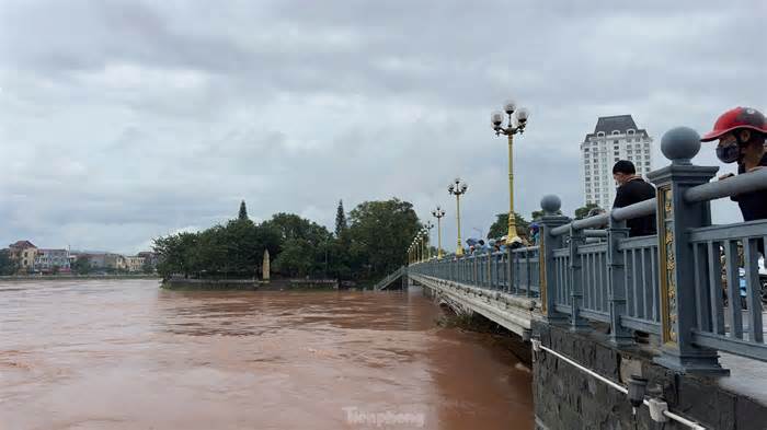 Trắng đêm chạy lũ ở Lạng Sơn