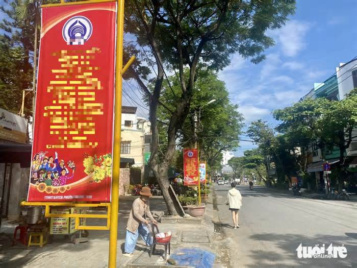 Làm trụ treo pa nô gây nguy hiểm ở Đà Nẵng: Các phường hứa rà soát