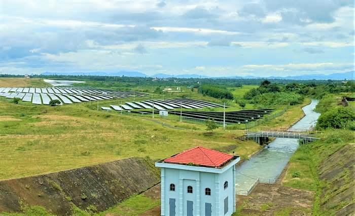 Dự án điện mặt trời ‘mọc’ trái phép trên hồ thủy lợi ở Đắk Lắk