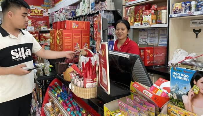 Mùng 1 Tết thị trường êm, cảnh báo phí giữ xe tăng mấy ngày Tết