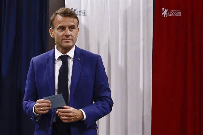 Ông Macron nguy cơ 'mất cả chì lẫn chài' trong ván cược với phe cực hữu