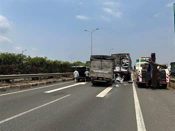 Tai nạn trên cao tốc TP Hồ Chí Minh - Long Thành - Dầu Giây, kẹt xe kéo dài