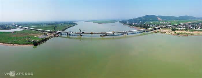 Hợp long cầu dài nhất cao tốc Bắc Nam