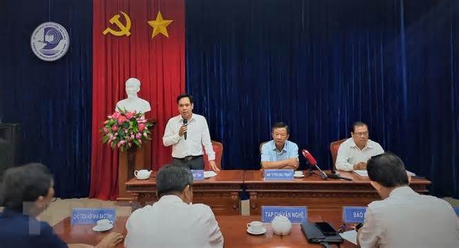 Cà Mau: Xác minh việc lãnh đạo huyện mặc cả 'phí lại quả' với nhà thầu