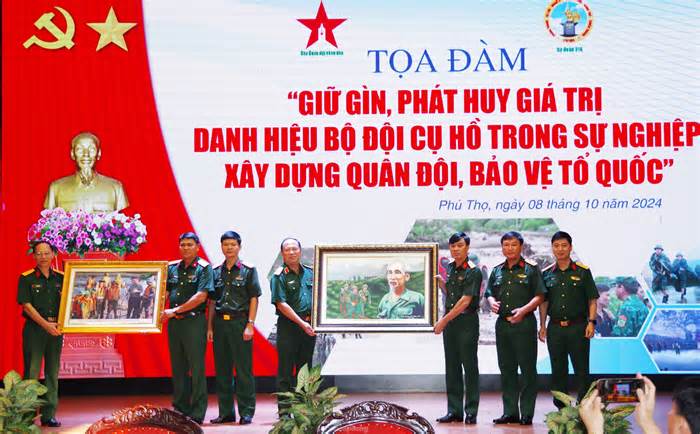 Tận hiến vì nhân dân là đặc trưng của Bộ đội Cụ Hồ