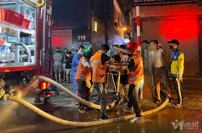 Vụ cháy nhà trọ khiến 14 người tử vong: Người nhà nạn nhân bàng hoàng, ám ảnh