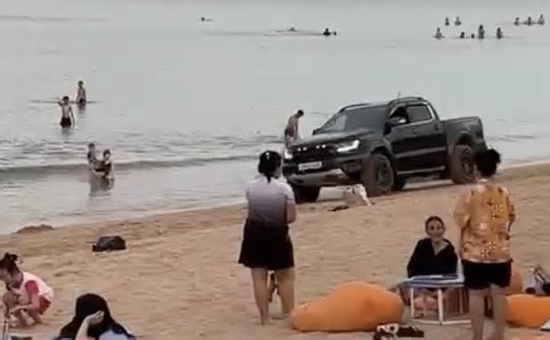 Người lái xe bán tải gây náo loạn bãi biển bị phạt 6 tháng tù