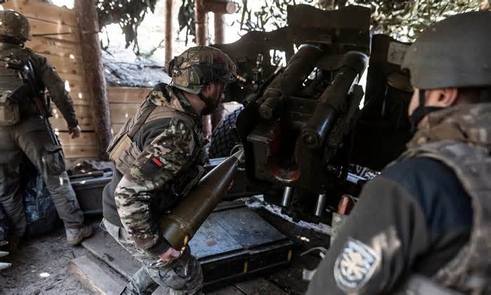 Lính tiền tuyến Ukraine mòn mỏi chờ đạn pháo phương Tây