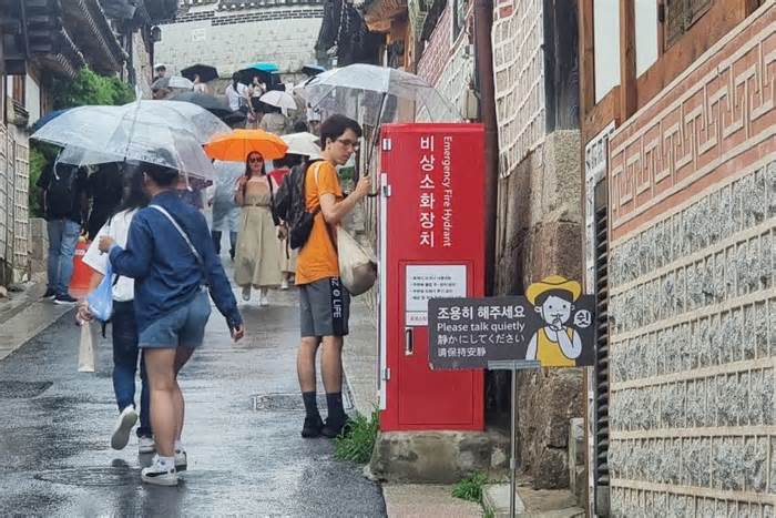 Làng cổ ở Seoul quá tải du khách