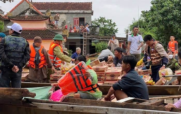 Cứu trợ khẩn cấp người dân Quảng Bình bị thiệt hại nặng nề bởi cơn bão số 6