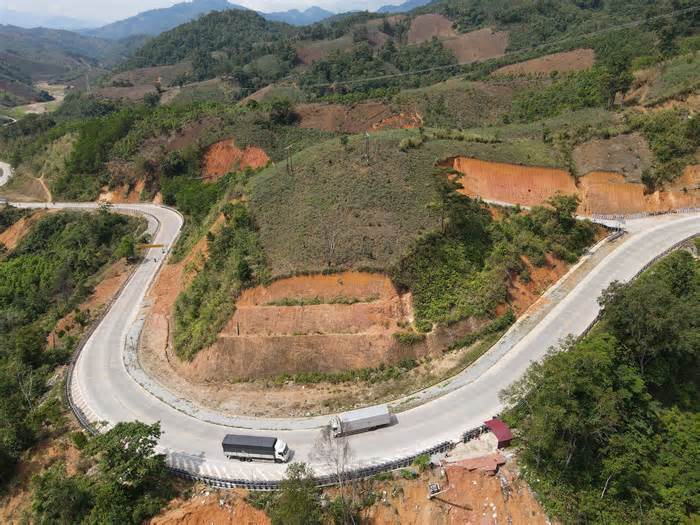 'Bức tường thành' cứu mạng tài xế khi xe vượt đèo dốc Kon Tum