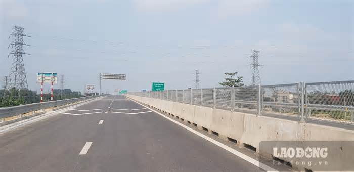 Cao tốc Mai Sơn - QL45 chưa thông xe nhưng các phương tiện vẫn lưu thông