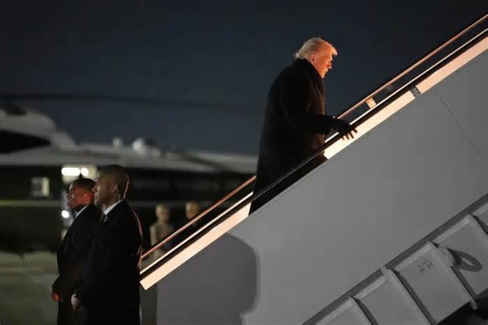 Chuyên cơ chở ông Trump gặp sự cố kỹ thuật, phải quay đầu ngay trong đêm