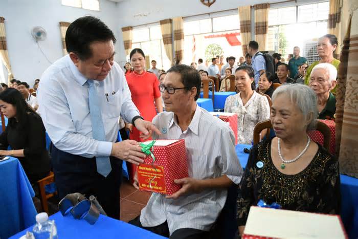 Ông Nguyễn Trọng Nghĩa: Vận động, huy động các nguồn lực xã hội chăm lo, giúp đỡ người nghèo