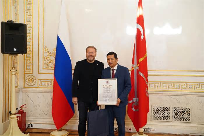St. Petersburg vinh danh những đóng góp tăng cường quan hệ Nga-Việt