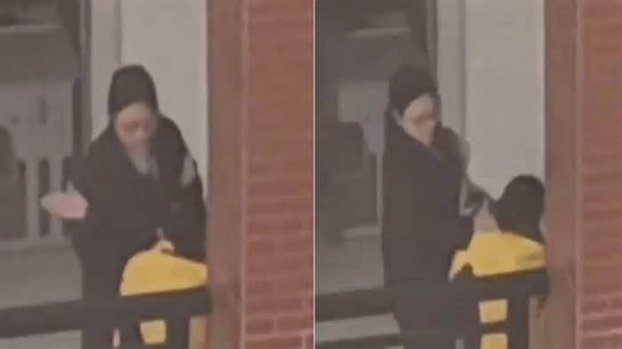 Lộ clip bạo hành học sinh dã man, 2 giáo viên tiểu học Trung Quốc bị đình chỉ