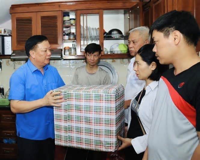 Vụ cháy chung cư mini ở Hà Nội: Bí thư Thành ủy thăm hỏi các nạn nhân