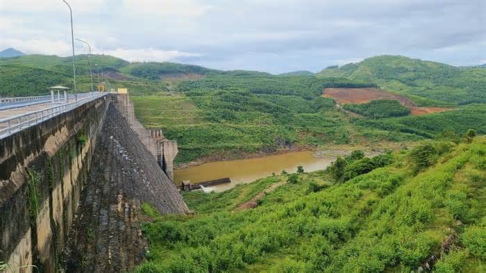 Nhiều hồ thủy điện tại Quảng Nam hạ mức nước đón lũ
