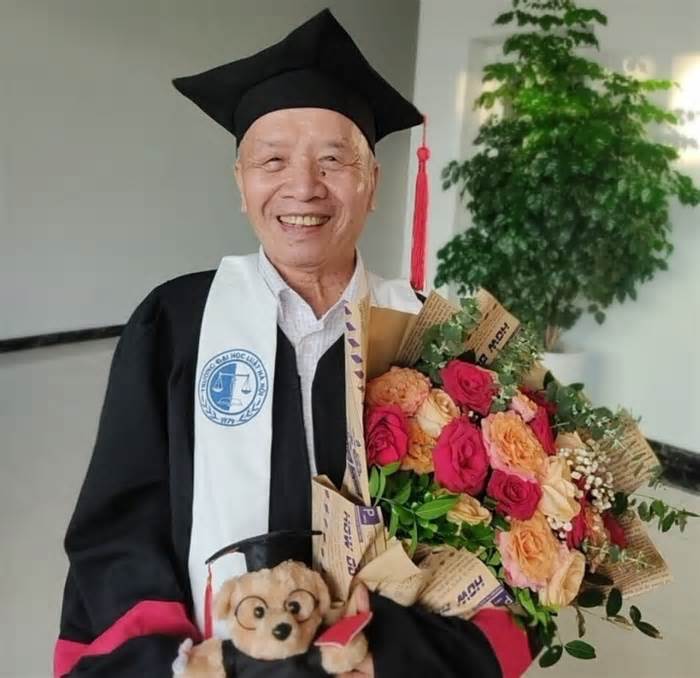 Cụ ông 78 tuổi tốt nghiệp bằng giỏi trường Luật muốn học lên bậc cao hơn