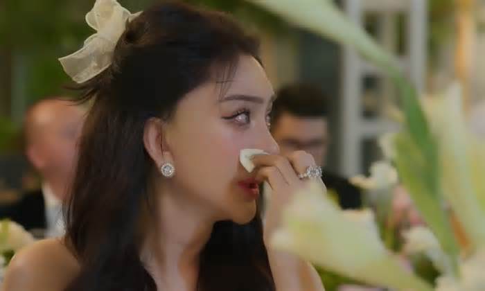 Lâm Khánh Chi khóc sưng mắt khi xem Thanh Đoàn cầu hôn