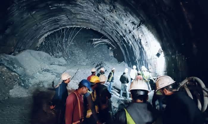 Sập đường hầm ở Ấn Độ, ít nhất 40 công nhân mắc kẹt