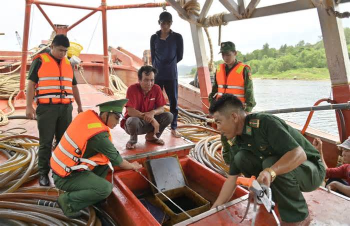 Bắt tàu vận chuyển 80.000 lít dầu DO trái phép trên vùng biển Tây Nam