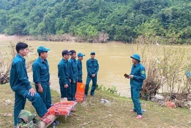 Bản tin 8H: Tìm thấy thi thể một trong hai nam sinh mất tích trên sông Nậm Mộ