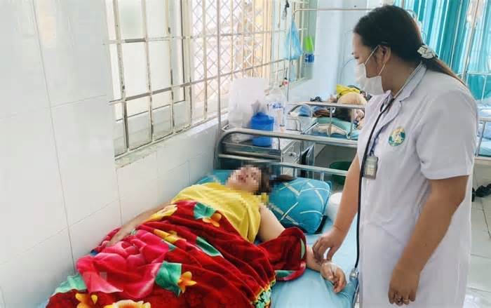 Đắk Lắk: 19 người nhập viện nghi bị ngộ độc thực phẩm sau khi ăn cưới
