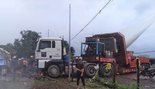 Người dân ở Gia Lai chặn xe chở cánh quạt điện gió