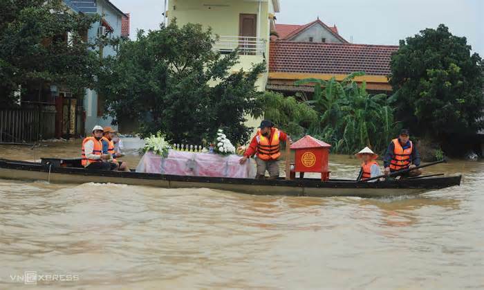 Hai người chết, hai người mất tích do mưa lũ