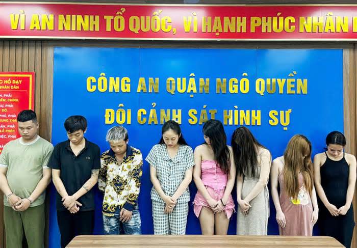 Phá ổ mại dâm, ma túy đất Cảng, bắt 12 người