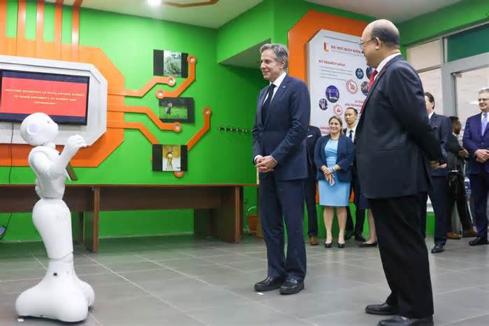 Ngoại trưởng Mỹ Antony Blinken thăm Đại học Bách khoa Hà Nội