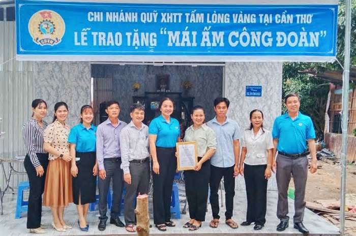 Trao tặng Mái ấm Công đoàn cho đoàn viên khó khăn tại Cần Thơ