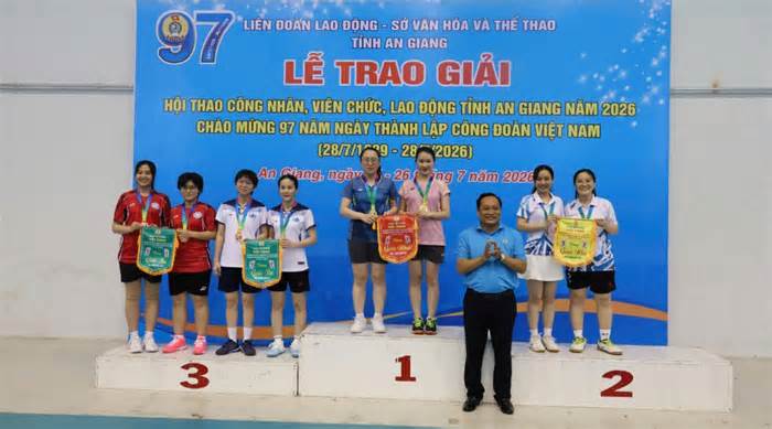 Trao giải sau ngày đầu thi đấu ở hội thao công nhân, viên chức, lao động An Giang