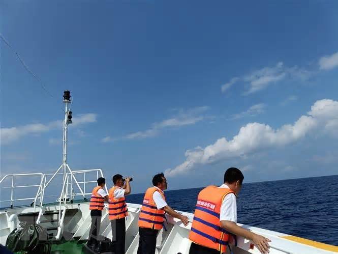 Mở rộng khu vực tiếp tục tìm kiếm 9 thuyền viên Quảng Nam mất tích