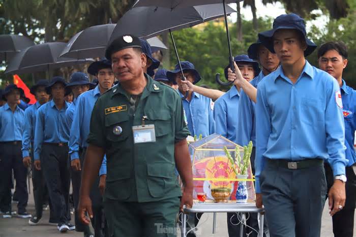 Đưa 122 hài cốt liệt sĩ quân tình nguyện từ Campuchia về đất mẹ Việt Nam