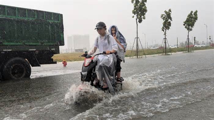 Lo bão số 4 đổ bộ, Thừa Thiên - Huế cho học sinh toàn tỉnh nghỉ học